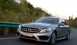 北京奔驰爆料事件视频最新,内部视频揭露惊人真相，员工权益引关注