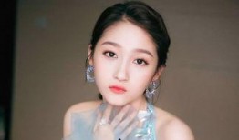 娱乐圈吃瓜酱七七,揭秘七七的吃瓜传奇