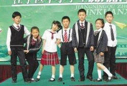 东莞校服爆料最新消息新闻,款式升级引热议，家长学生反响强烈